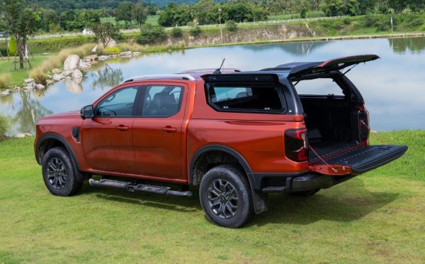 Hardtop mit elektrisch angesteuerten aufklappbaren Seitenscheiben + Heckscheibe, kabinenhoch, zweifarbig lackiert für Ford Ranger Doppelkabiner, Modell 2023